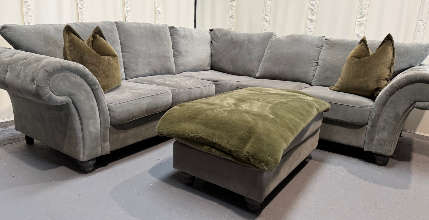 Sofa Club Windsor with matching footstall